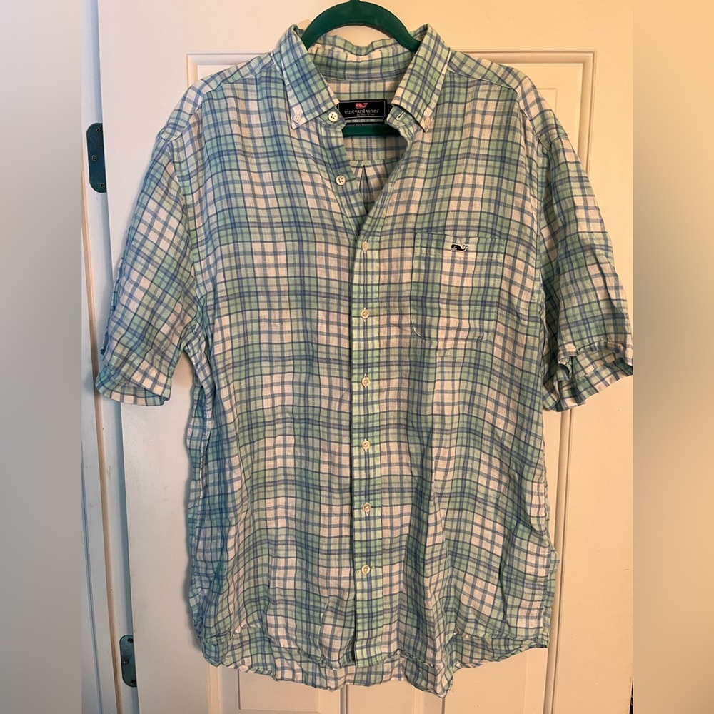 Vineyard Vines short sleeve Classic Fit Tucker Shirt. Size Large. 100% Linen.